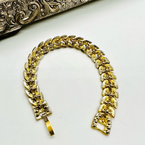 Vintage Rhinestone Bracelet - Picture 9 of 12